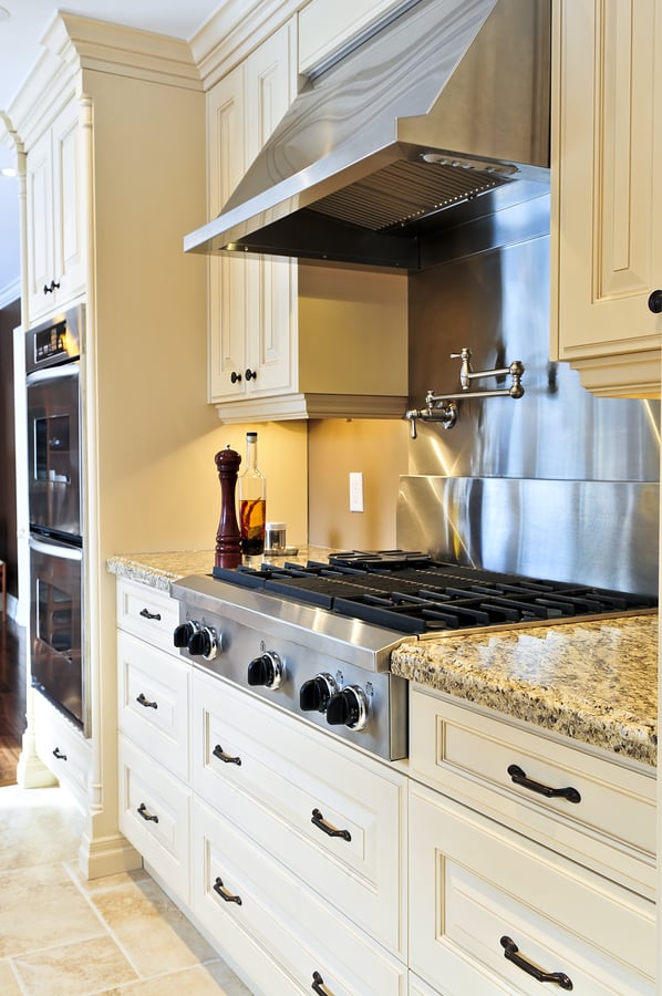 Make Your Range Hood Part of Your Kitchen Design with These Tips